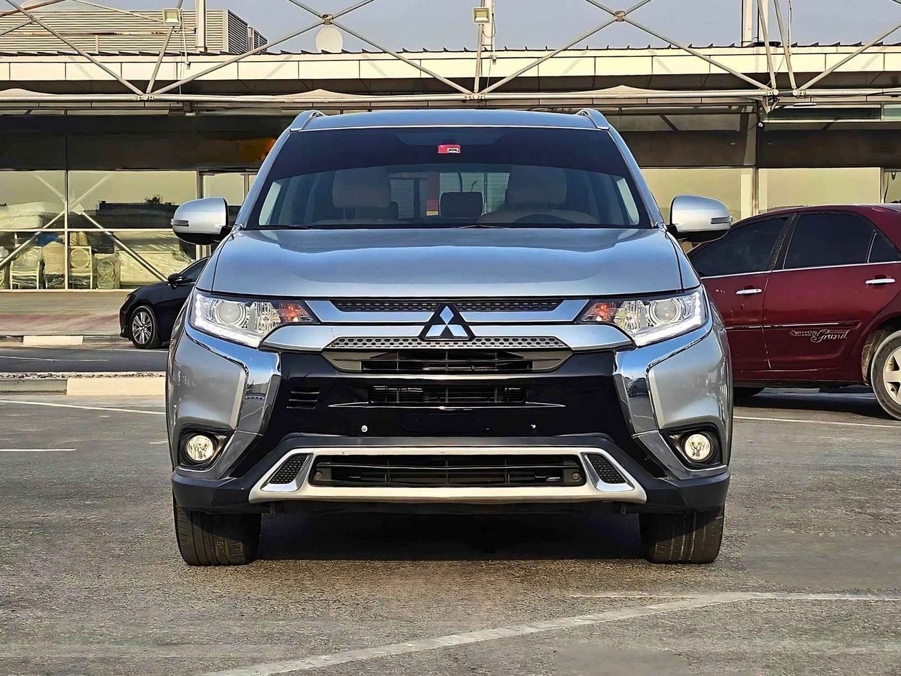Mitsubishi Outlander GLX/ 4WD/ LEATHER SEATS/ DVD/ LOW MILEAGE/ GCC/ 657 MONTHLY/ LOT# 702843
