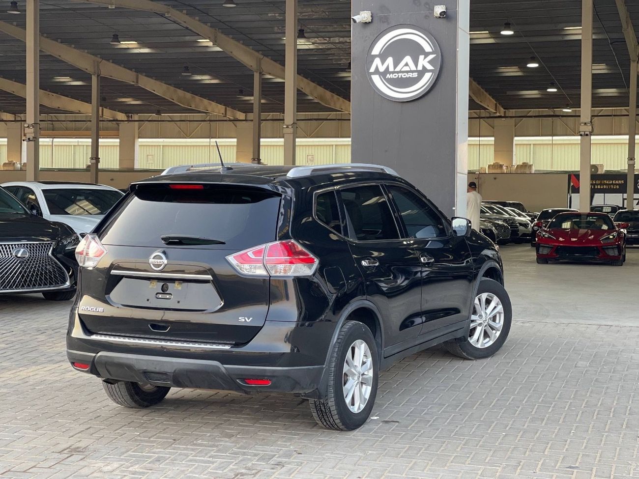 Nissan Rogue SV / 2.5 V4  / 360 CAMERA /KEYLESS ENTRY AND START / CLEAN AND SERVICED