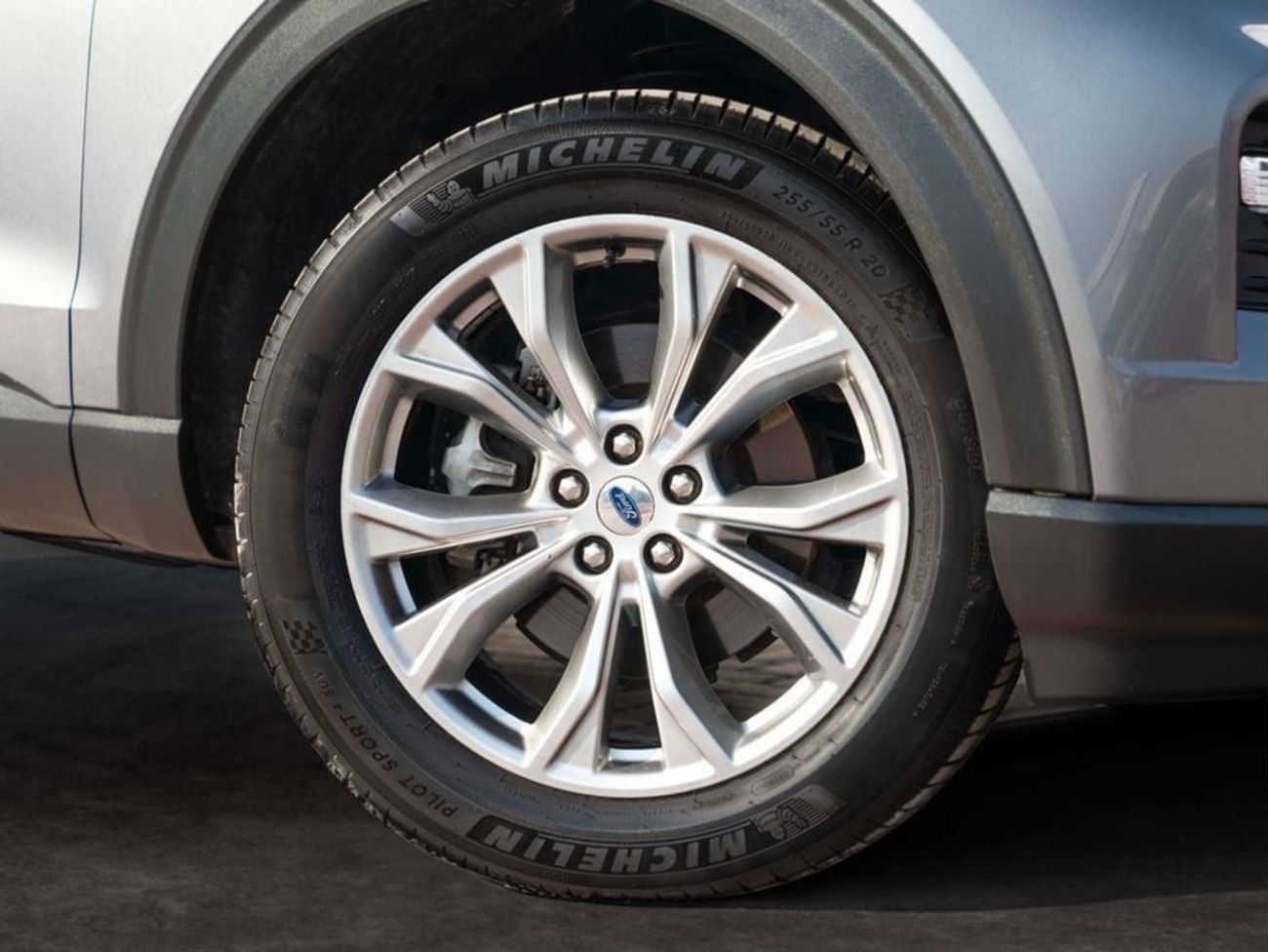 Ford Explorer XLT 200A 2.3L 4WD