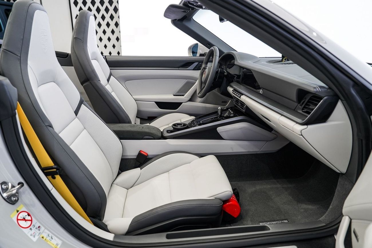 بورش 911 Carrera 3.0L (380 HP) Convertible