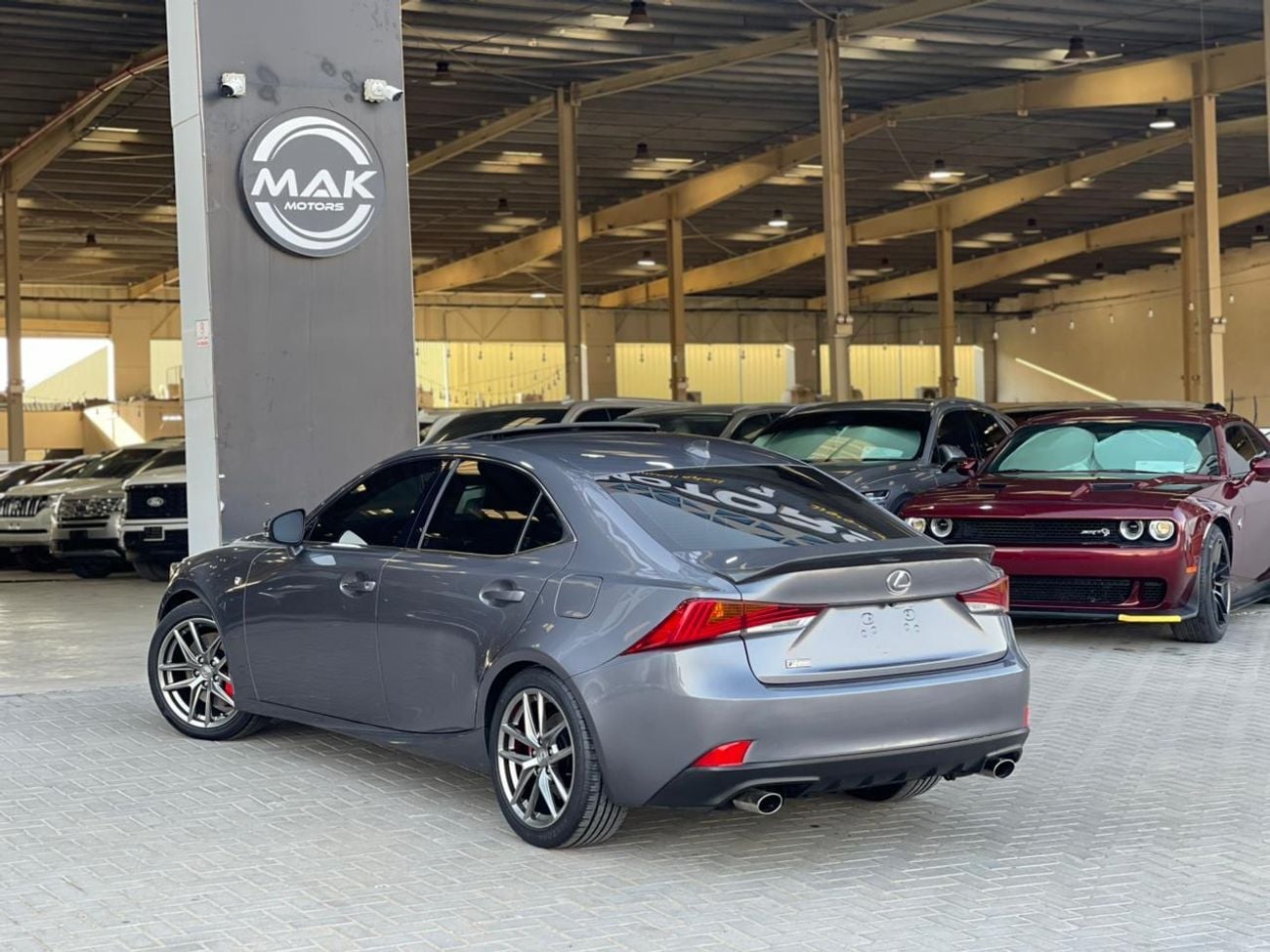 لكزس IS 350 PLATINUM محرك V6 سعة 3500 سي سي / فتحة سقف / رادار / نظام المساعدة على البقاء في المسار / شاشة كبيرة