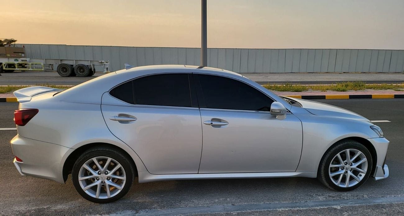 Lexus IS250 2.5 .6 cyl .sedan .AWD .5 seats .4door