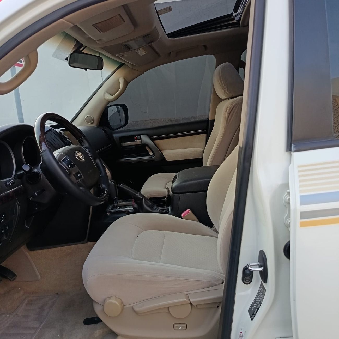 تويوتا لاند كروزر VXR... V8