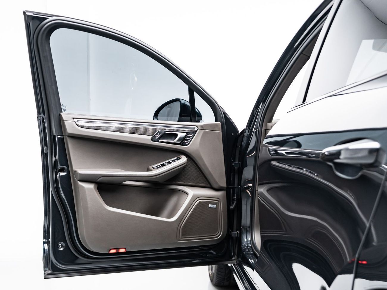 Porsche Macan 2024 Porsche Macan GTS, Porsche Warranty, Fully Loaded, Full Service History, Low KMs, GCC