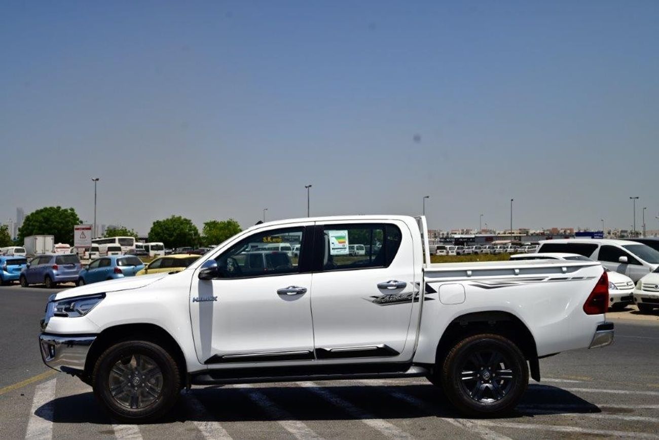 Toyota Hilux 2025 MODEL TOYOTA HILUX DOUBLE CAB PICKUP SR5 2.7L PETROL 4WD 5-SEATER MANUAL TRANSMISSION - EURO4.
