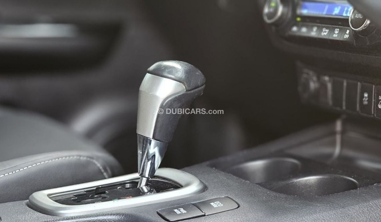 Toyota Hilux MODIFIED TO ROCO | ROLL BAR | RIGHT-HAND-DRIVE | CRUISE CONTROL | BOOT COVER