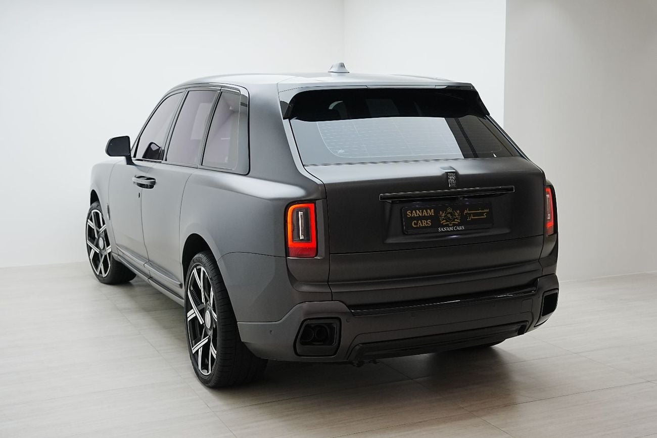 Rolls Royce Cullinan BLACK BADGE , FACELIFT, Rear VIP Seats w/ Screens, Starlight, Bespoke Audio, GCC Specs!