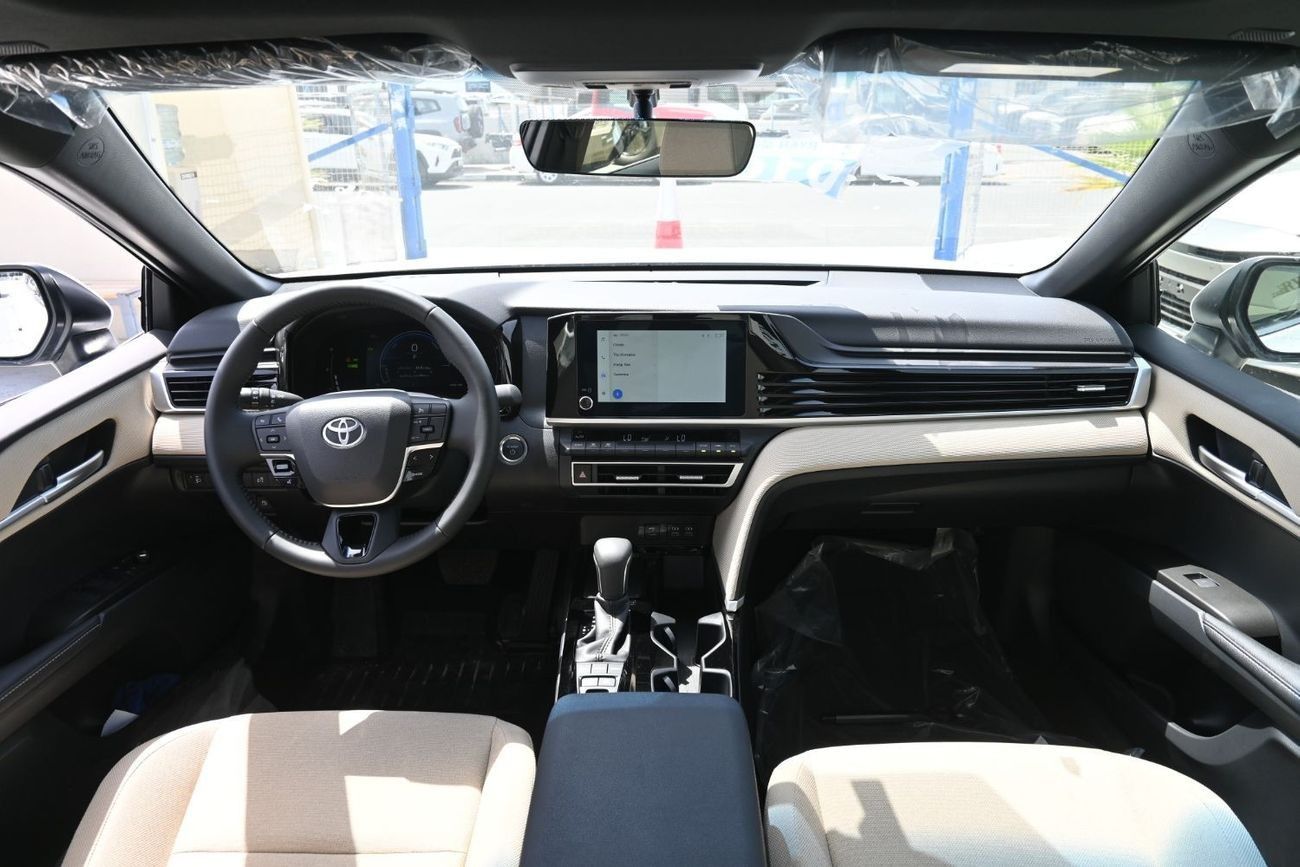 Toyota Camry Toyota Camry LE 2.5L Hybrid, Model 2025, Color White