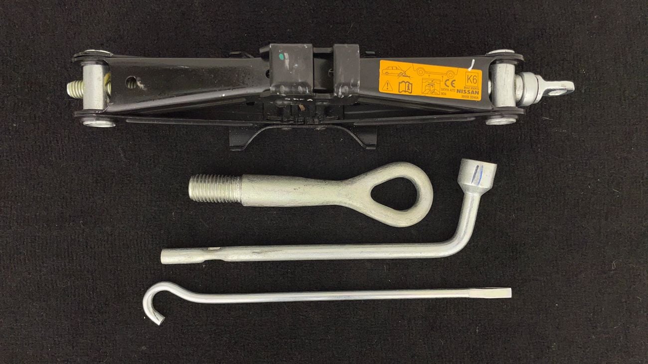 نيسان صني SV 1.5 | بدون دفعة مقدمة | اختبار القيادة في المنزل