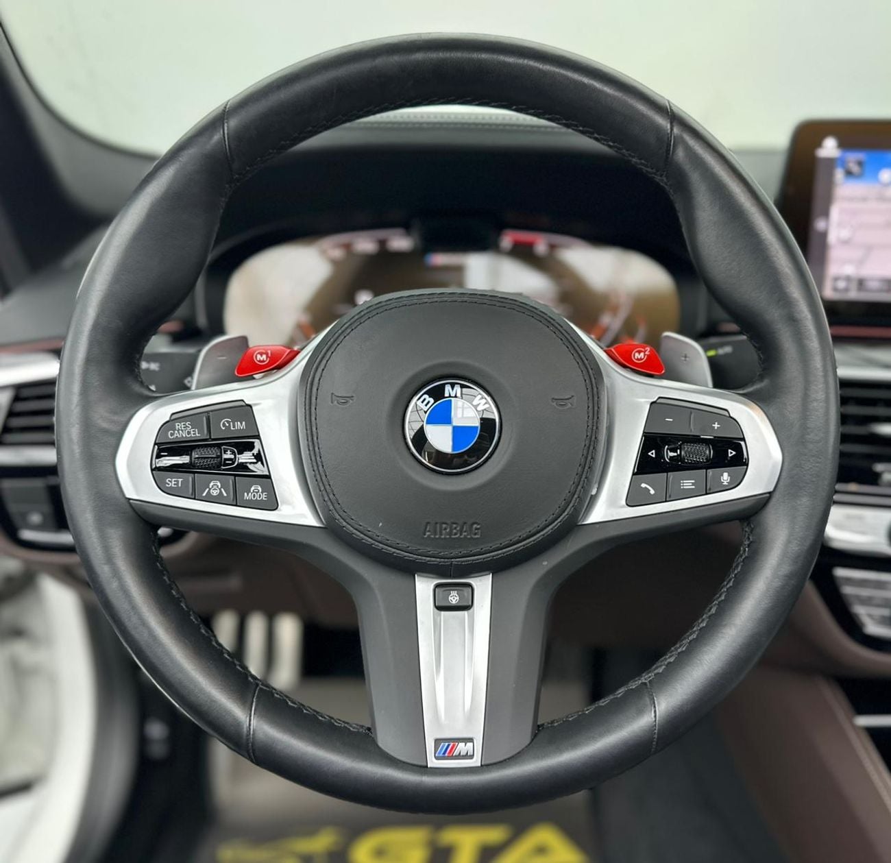 بي أم دبليو M550i 2023 BMW 550i xDrive, 4.4L Bi-Turbo V8 AWD, 530bhp 750Nm Torque, 8-Speed Auto-Gearbox.