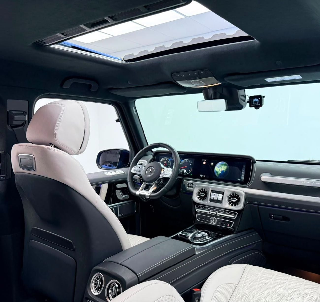 Mercedes Benz G63 AMG STANDARD 2024 Mercedes Benz G63 AMG Manufaktur, Warranty, Fully Loaded, Excellent Condition, Japanese