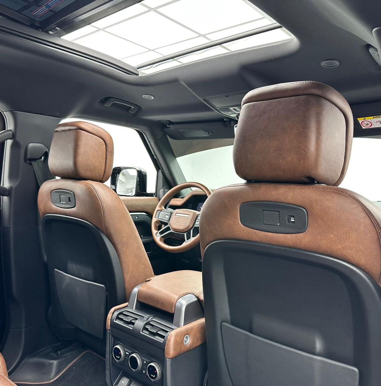 لاند روفر ديفندر 2022 Land Rover Defender 110 V8 Edition, Sep/2026 Land Rover Warranty, Nov/2027 Land Rover Service P