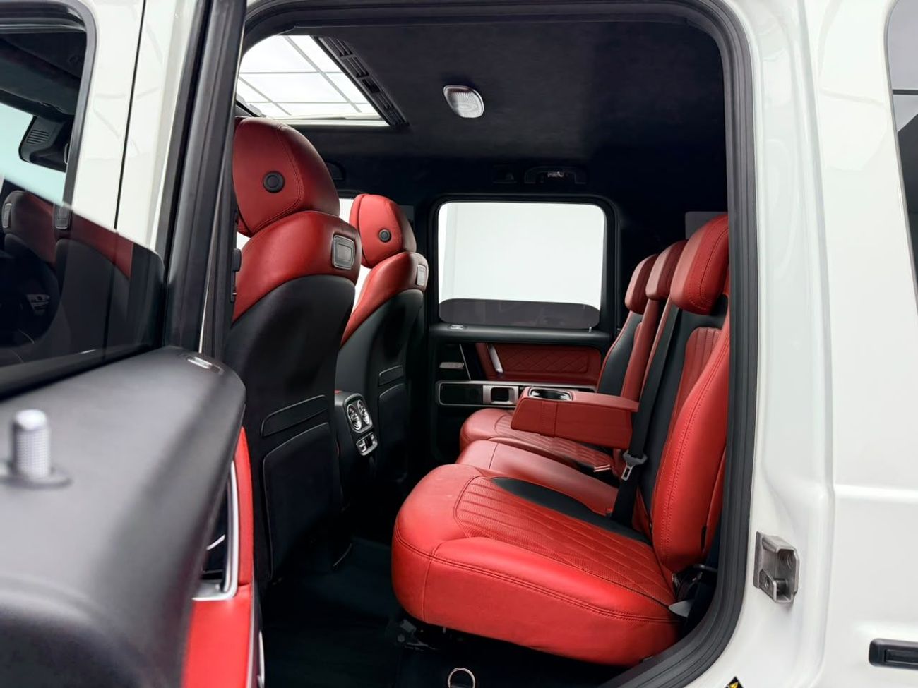 مرسيدس بنز G 63 AMG STANDARD مرسيدس بنز G63 AMG موديل 2021، مع ضمان، وسجل صيانة كامل لدى مرسيدس بنز حتى عام 2027، وشهادة خليجية.