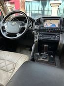 Toyota Land Cruiser تويوتا لاندكروزر VXR i خليجي 2011