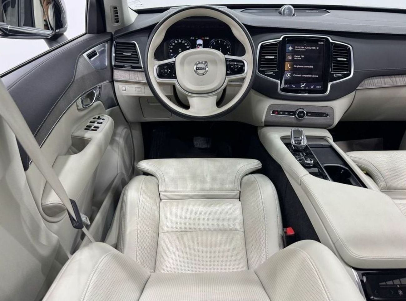 Volvo XC90 B6 2.0T 2022 Volvo XC90 B6, July 2027 Volvo Warranty + Service Pack, Low Kms, 7 Seater, GCC