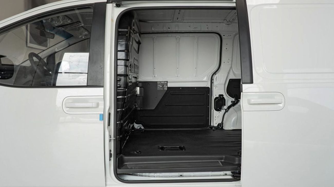 هيونداي ستاريا 3.5L Cargo Van | 5 Door | Automatic Transmission | Zero KM