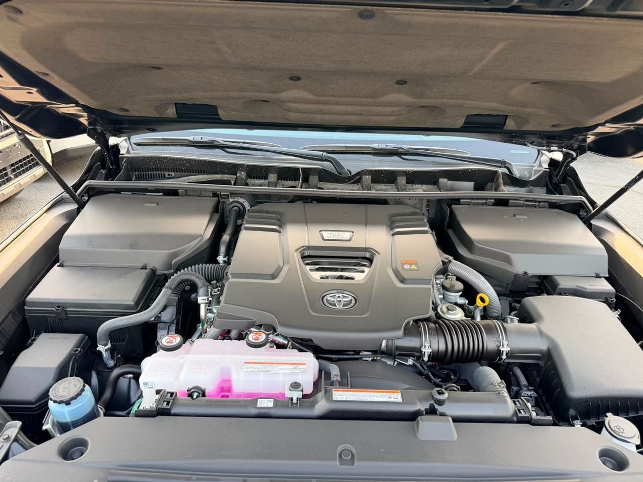 Toyota Land Cruiser 300 3.3L GXR TWIN TURBO DIESEL AUTOMATIC TRANSMISSION