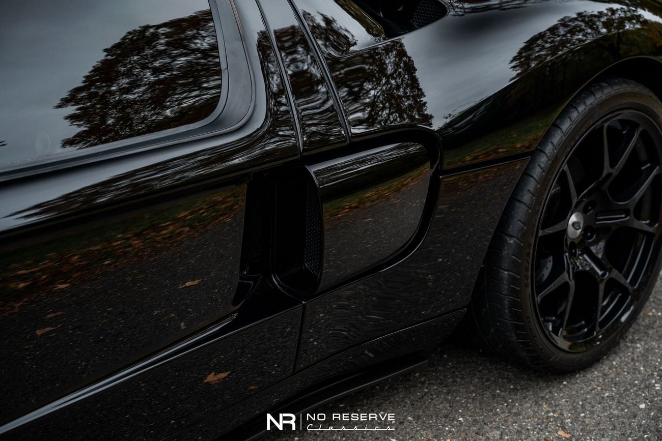 Ford GT Rare 1 of 14 Stripe Delete