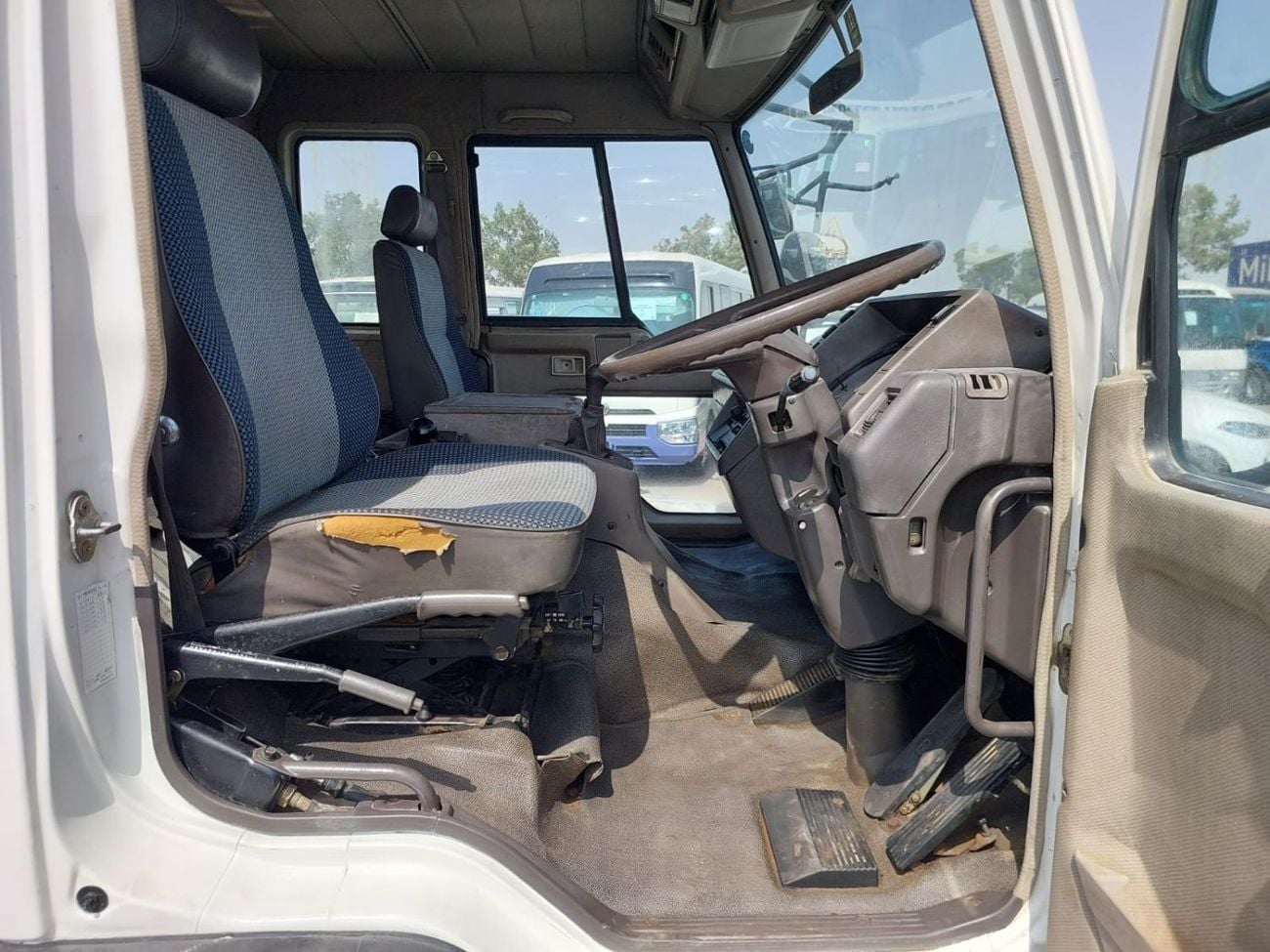 Mitsubishi Fighter (RAMADAN OFFER) MITSUBISHI FIGHTER TRUCK RHD 1990 MODEL 7.5 L DIESEL MANUAL(PM40032)