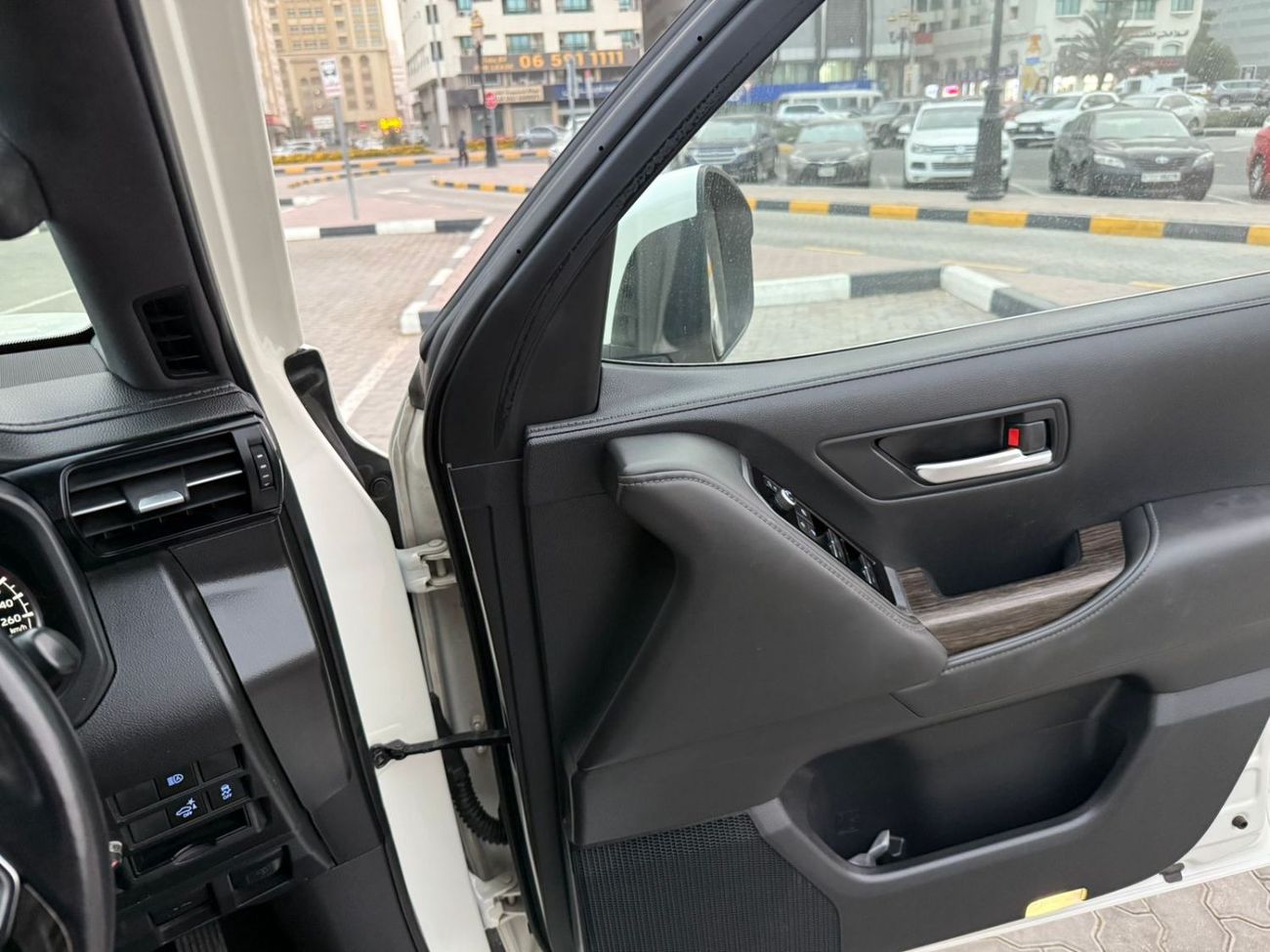 تويوتا لاند كروزر Toyota landcruise 2022MODEL Engine 3.3l Diesel Transmission Automatic Interior Black colour white pu