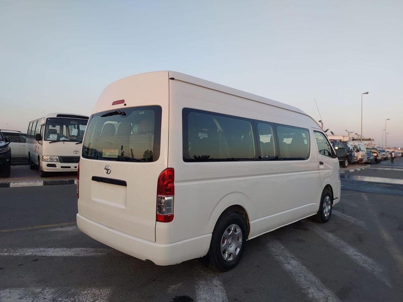 تويوتا هاياس TOYOTA HIACE COMMUTER VAN RHD 2017 MODEL 3.0 L DIESEL AUTOMATIC(PM33049)