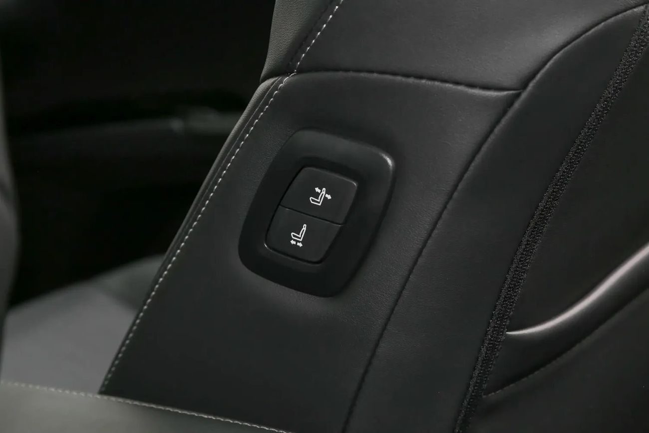 Toyota Camry 2.5HG Hybrid Chinese Specs Export Price Can Be Register in UAE