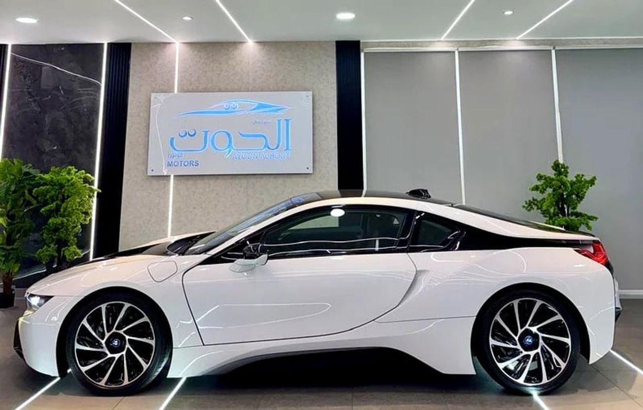 بي أم دبليو i8 ELITE || GCC II FULLY LOADED || ACCIDENT FREE || VERY LOW MILEAGE || F.S.H