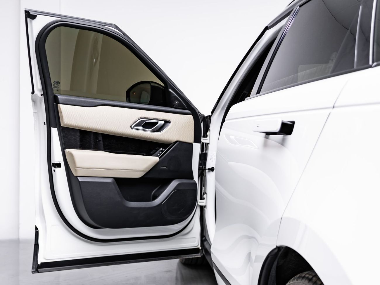 لاند روفر رينج روفر فيلار P250 R-Dynamic SE 2.0L