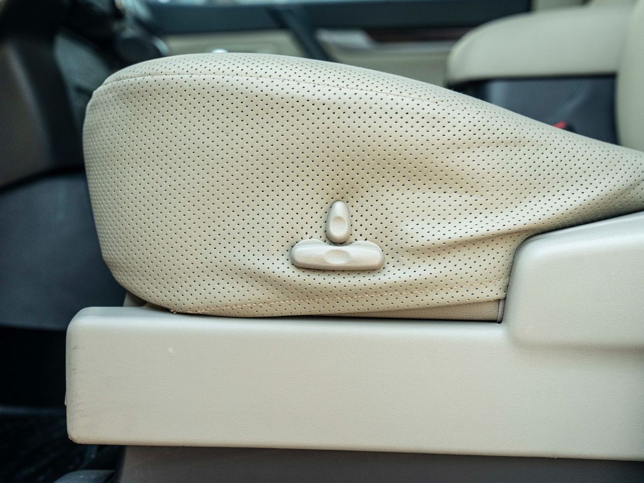 ميتسوبيشي باجيرو AED 1,258 PM • PAJERO 3.8L V6 GLS TOP • UPGRADED ANDROID TOUCH SCREEN WITH REVERSE CAMERA