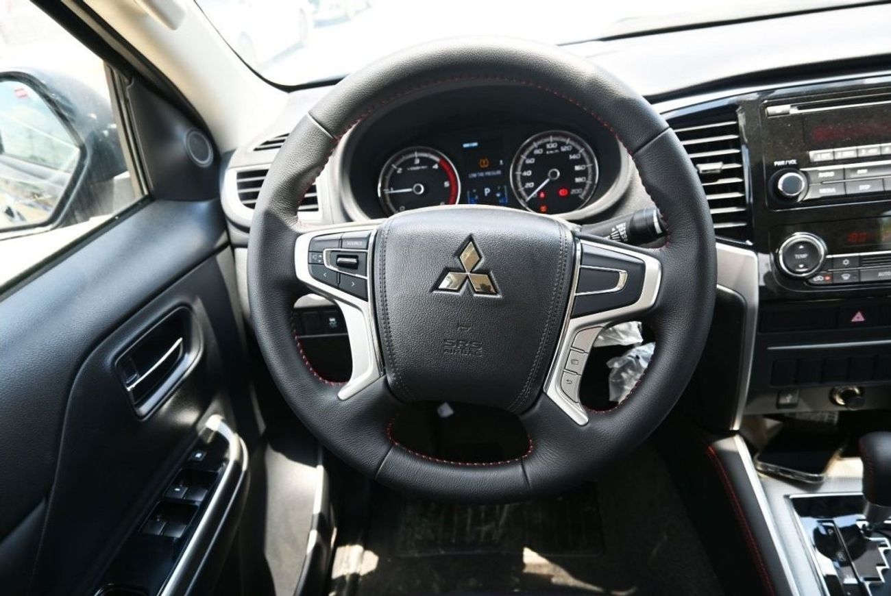 ميتسوبيشي L200 ميتسوبيشي L200 ديزل فل أوبشن أوتوماتيك 2.4 لتر أسود من الخارج أسود من الداخل