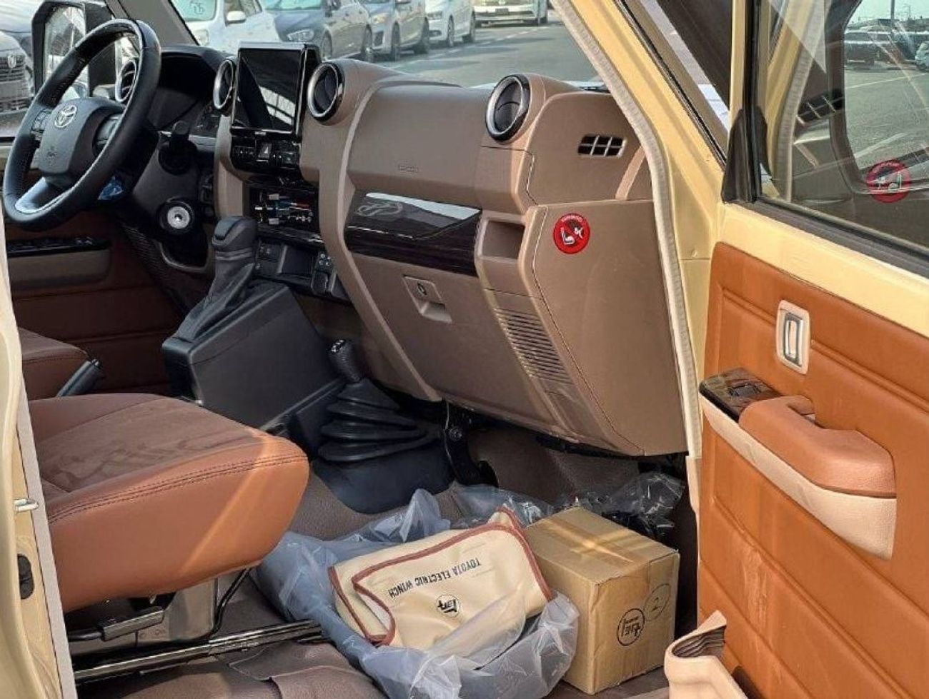 Toyota Land Cruiser Pick Up LC79 D/C 4.0L PTR A/T // 2024 // FULL OPTION WITH COOLBOX , LEATHER SEATS // SPECIAL OFFER // BY FOR