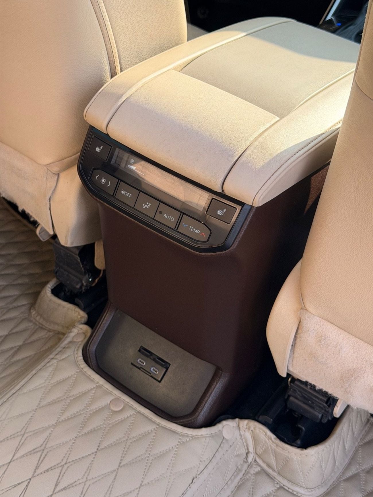 تويوتا هايلاندر Hybrid Platinum 2.5L | 360 camera, panoramic , head up display