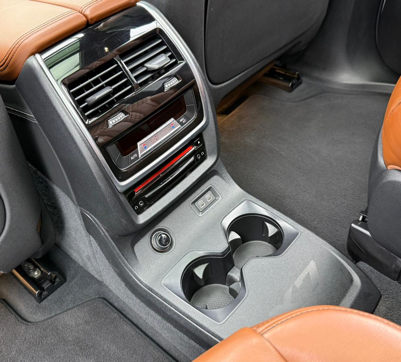 بي أم دبليو X7 2019 BMW X7 xDrive50i M-Sport, Warranty, Full BMW Service History, 7 Seater, Fully Loaded, GCC