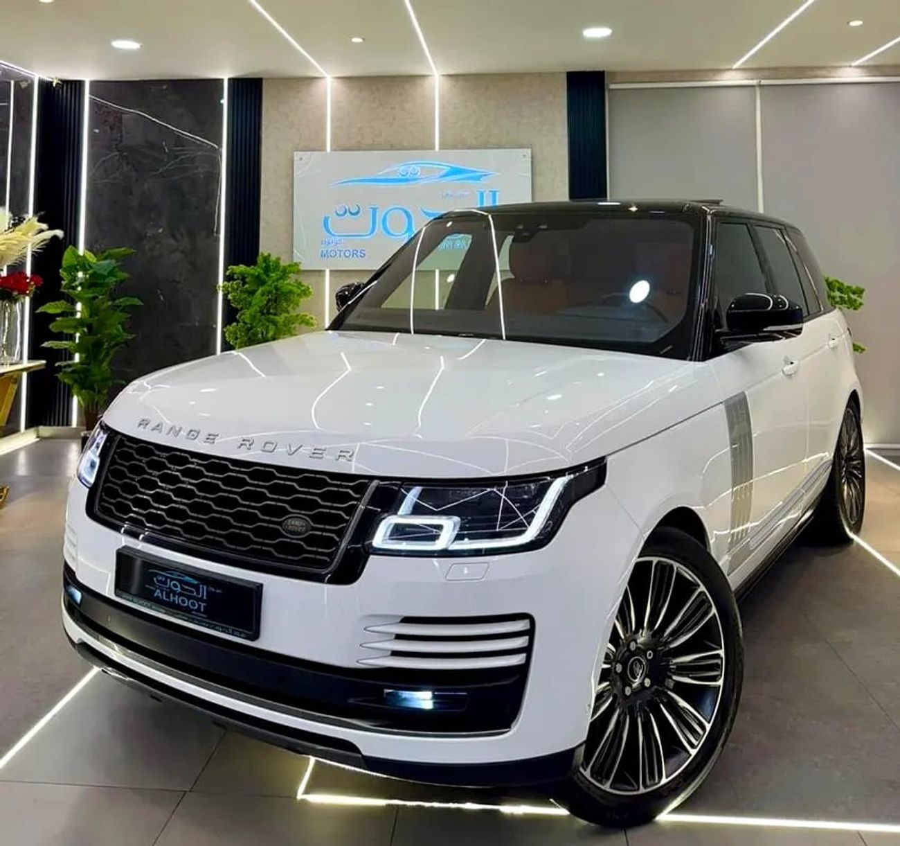 Land Rover Range Rover LWB Autobiography P400 3.0L ELITE VOGUE || SUPERCHARGED || GCC || FULLY LOADED || ACCIDENTS FREE