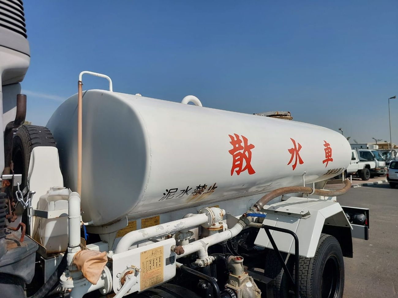 ميتسوبيشي فايتر MITSUBISHI FIGHTER WATER TANKER TRUCK RHD 2001 MODEL 8.2 L DIESEL MANUAL(PM50931)