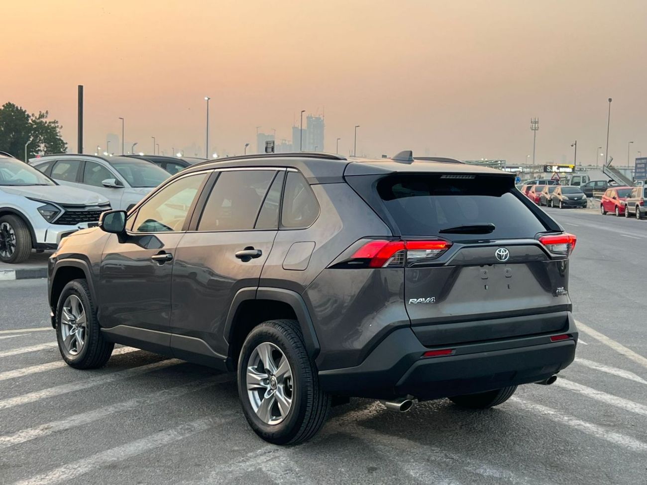 Toyota RAV4 2025 Toyota RAV4 XLE Full Option - 2.5L V6 - Rear CAM - Low Mileage - Radar System -