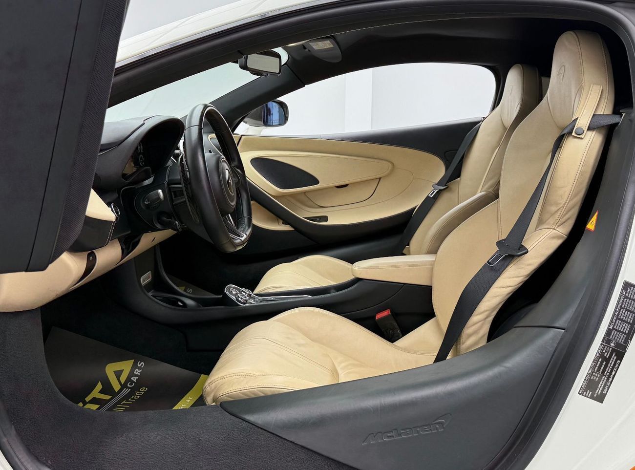 مكلارين 570S 2017 Mclaren 570 S, Full Service History, Very Low Km, Excellent Condition, GCC