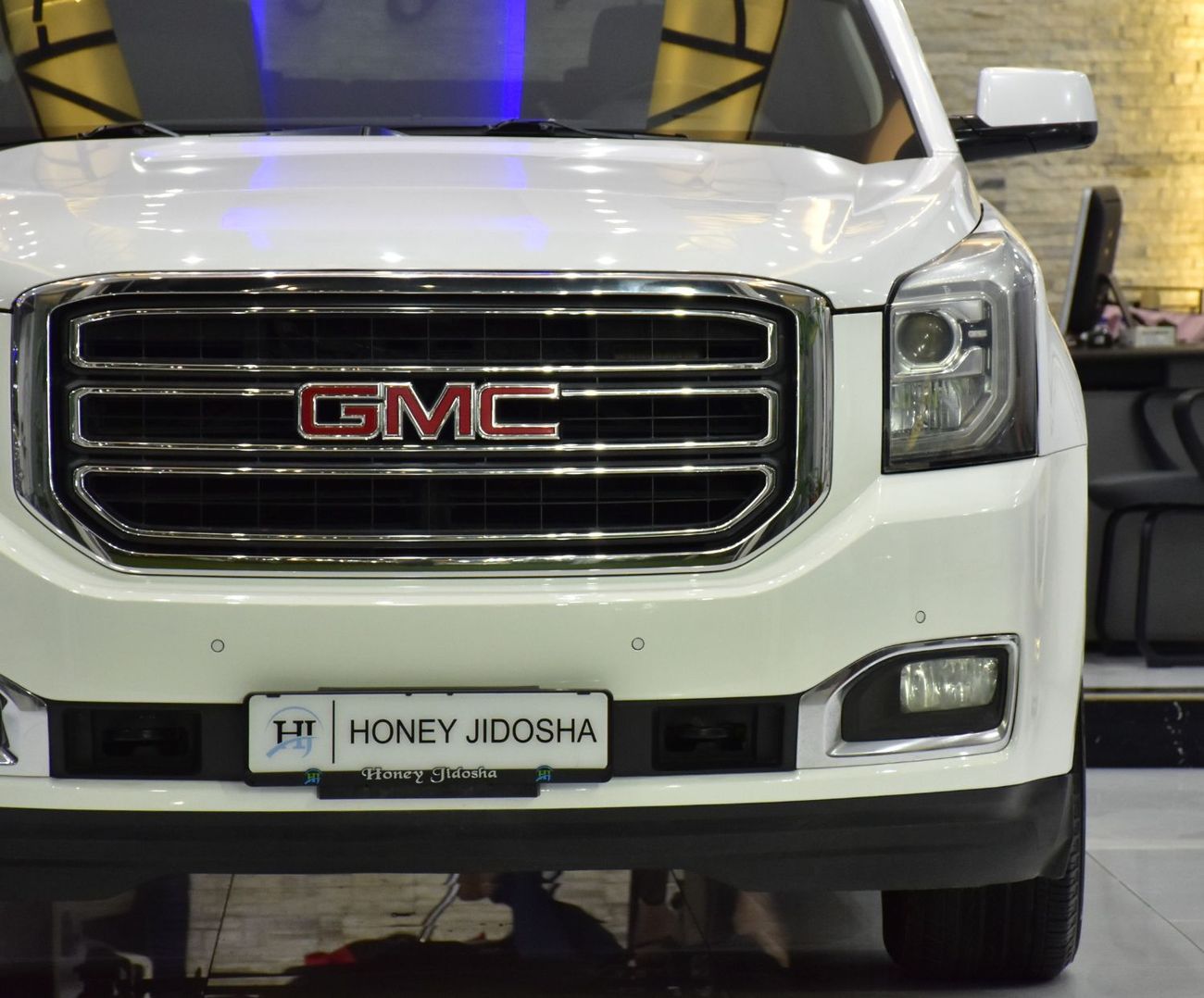 GMC Yukon EXCELLENT DEAL for our GMC Yukon SLE ( 2019 Model ) in White Color GCC Specs
