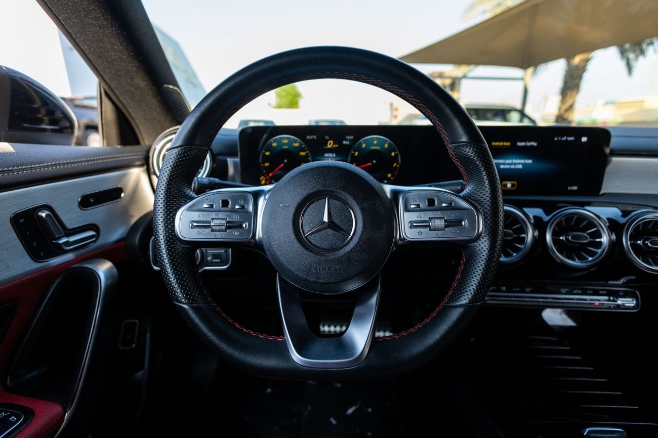 Mercedes-Benz CLA 250 Std 2.0L (221 HP)