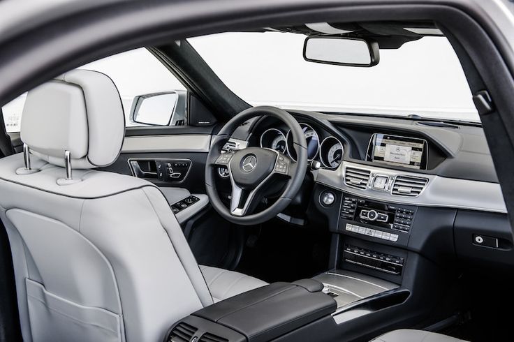 Mercedes-Benz 350 interior - Cockpit