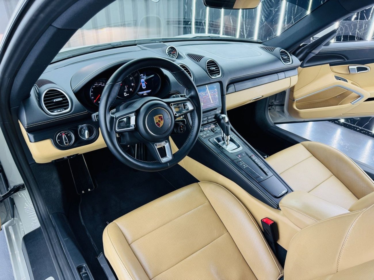 بورش بوكستر 718 Std 2.0L A/T 2024 Porsche 718 Boxster Style Edition, 2026 Porsche Warranty , Low Kms, GCC