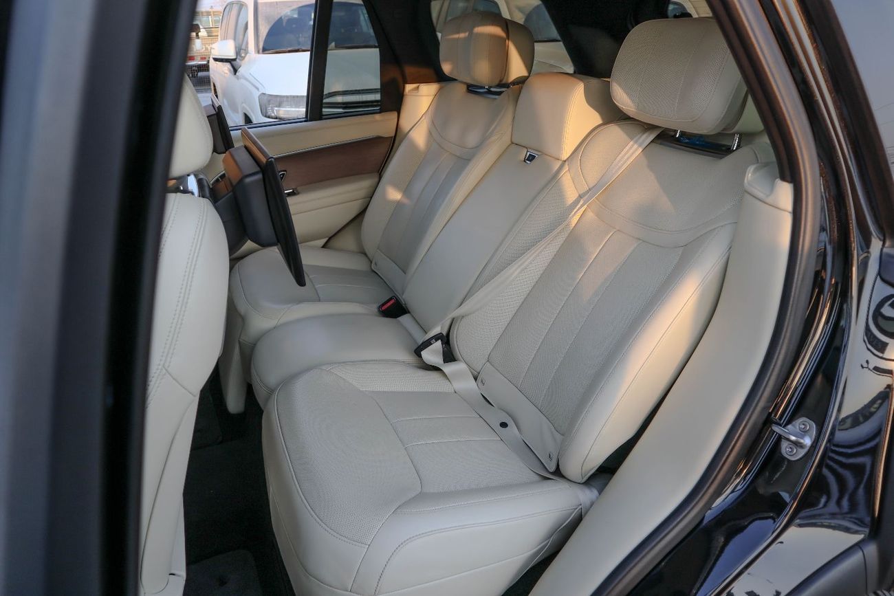 Land Rover Range Rover LWB Autobiography P400 3.0L LWB Autobiography P400 4.4L 2022 Land Rover Range Rover Autobiography 4.