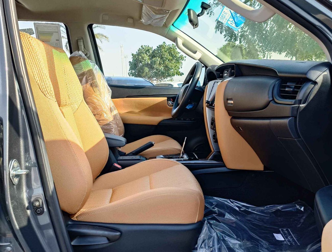 Toyota Fortuner 2.7L V4 PETROL /  DVD+CAMERA / MANUAL A/C / 4WD (CODE # FP27F)