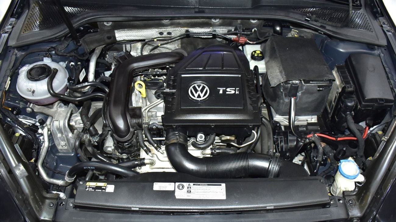 فولكس واجن جولف EXCELLENT DEAL for our Volkswagen Golf TSi ( 2018 Model ) in Grey Color GCC Specs