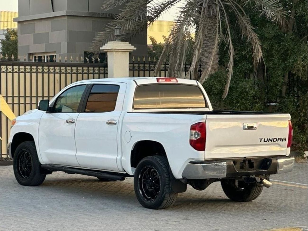 Toyota Tundra Crewmax 1974 Edition 5.7L