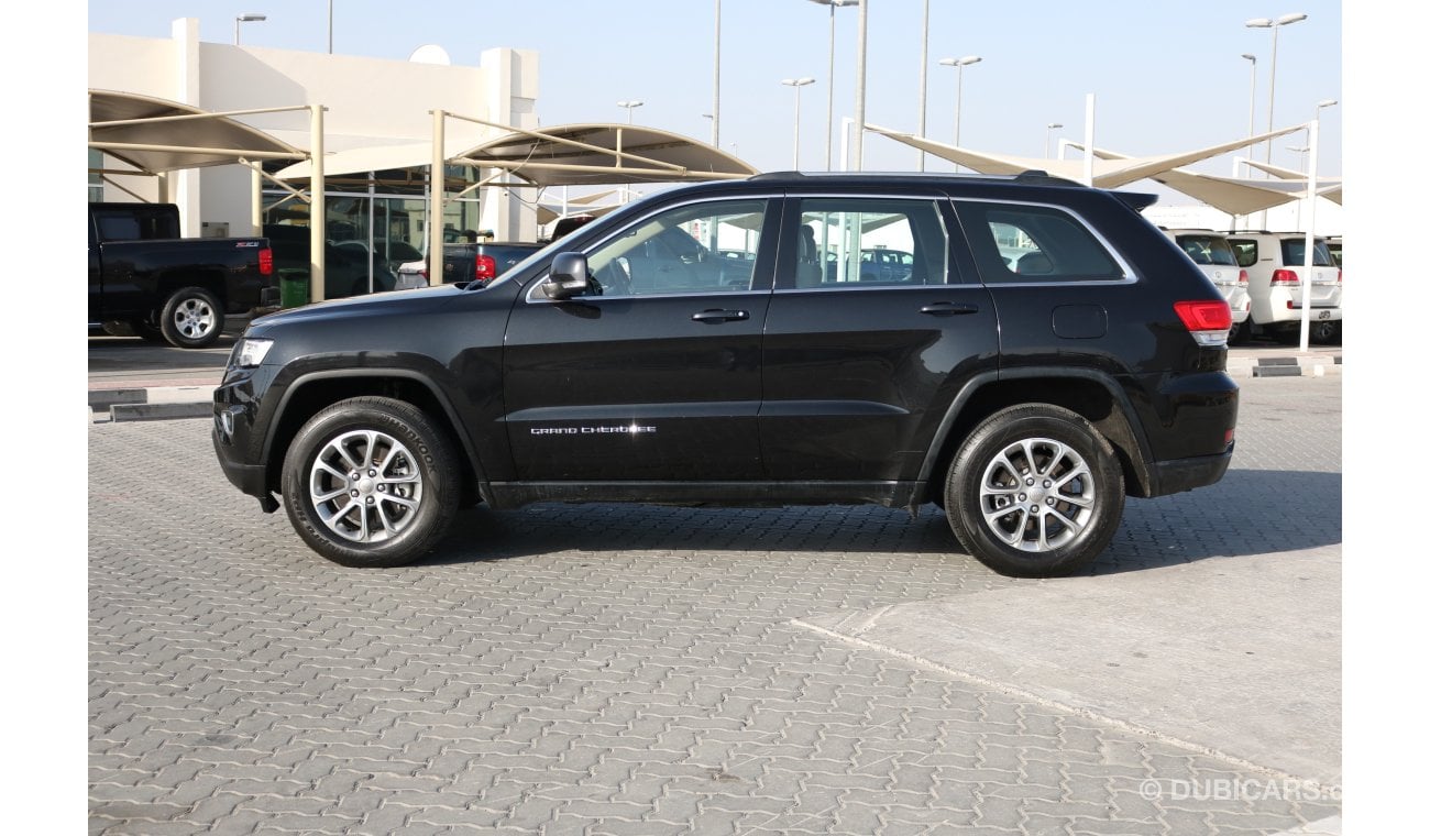 Jeep Grand Cherokee LAREDO 4X4 WM SUV WITH GCC SPECS