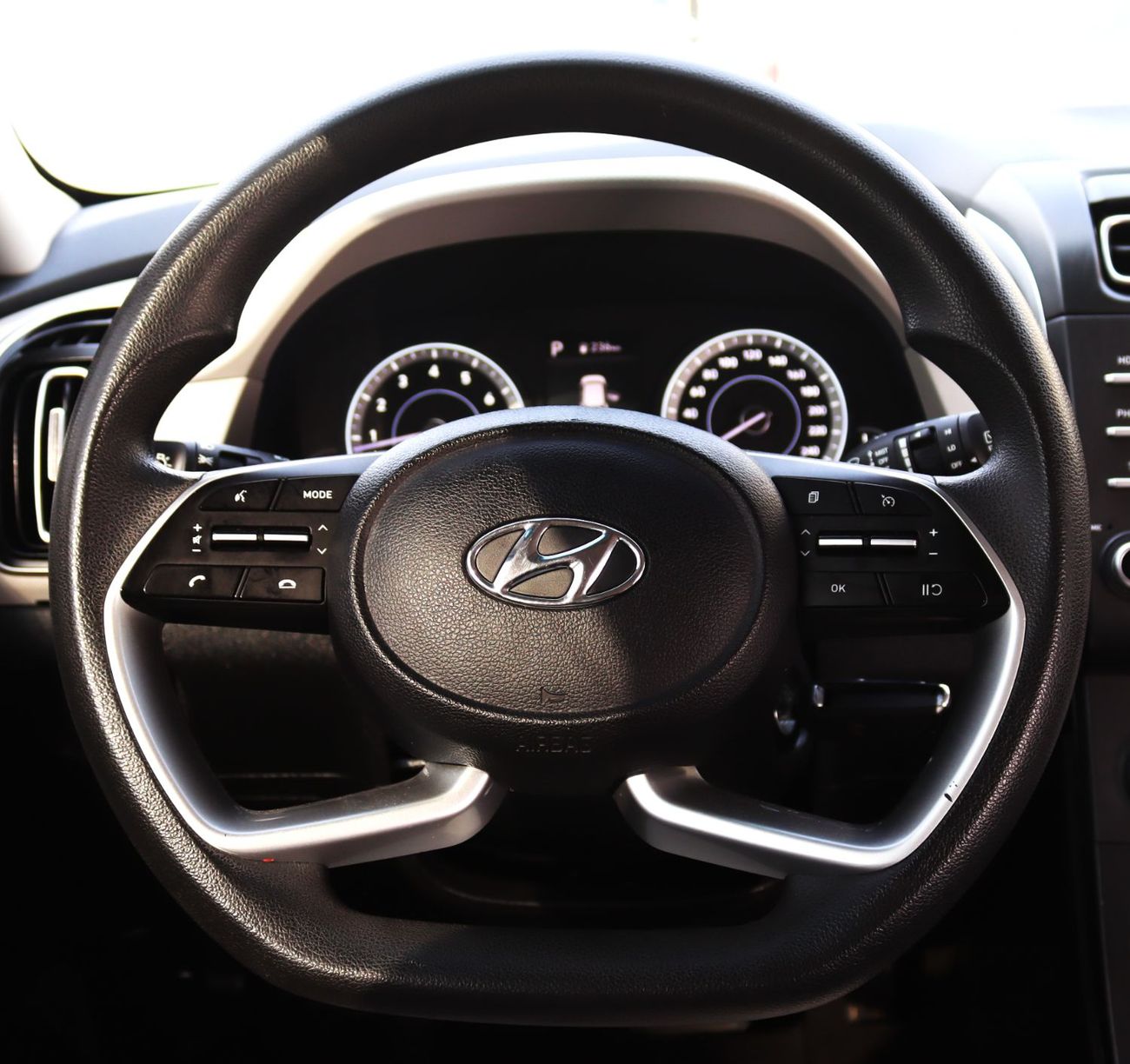 هيونداي كريتا هيونداى كريتا - خليجى - 2022 - بدون حوادث  - محرك 1.5 -سقف أسود- بحاله ممتازه