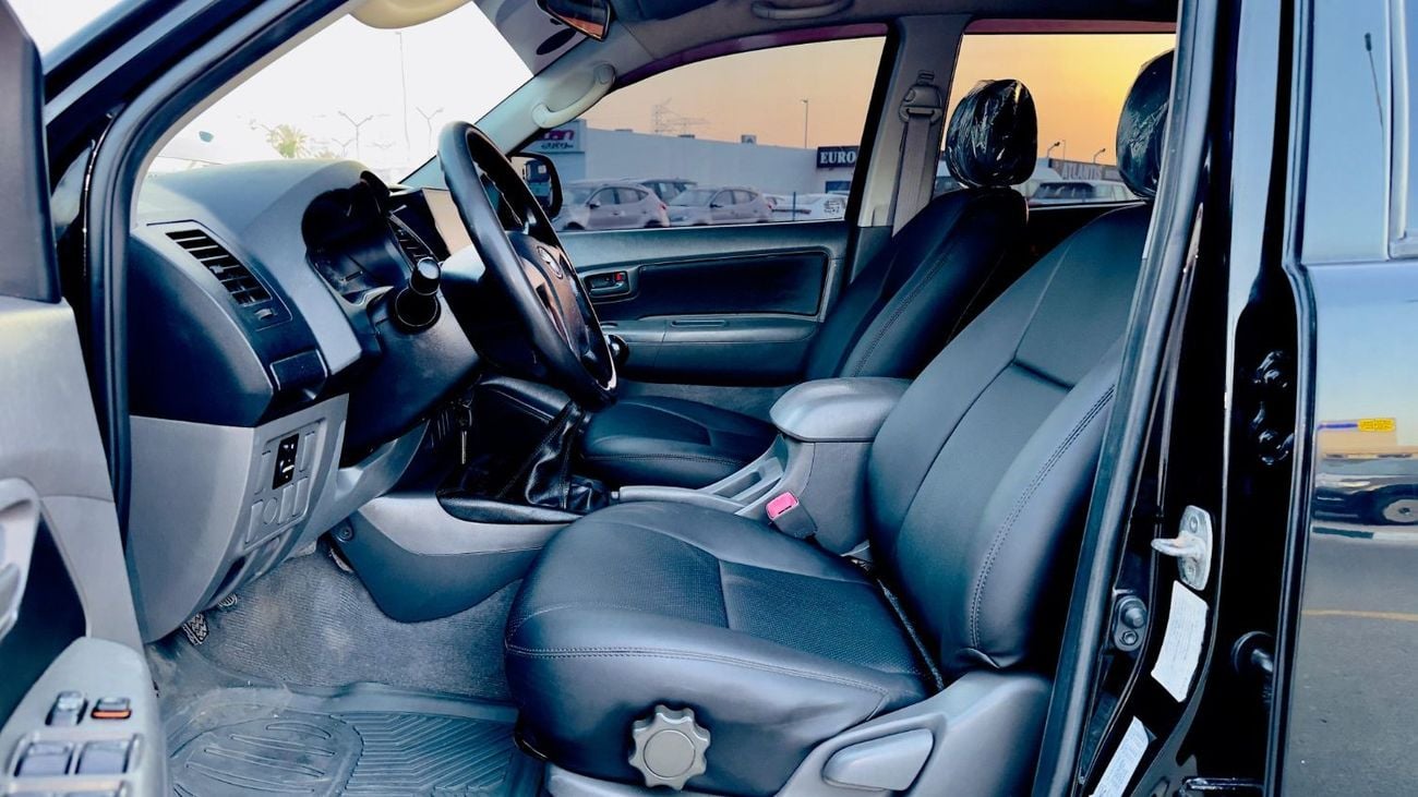 Toyota Hilux DOUBLE CABIN | LHD | 3.0L DIESEL ENGINE | 2015 | PREMIUM SPORTS BAR WITH BASKET