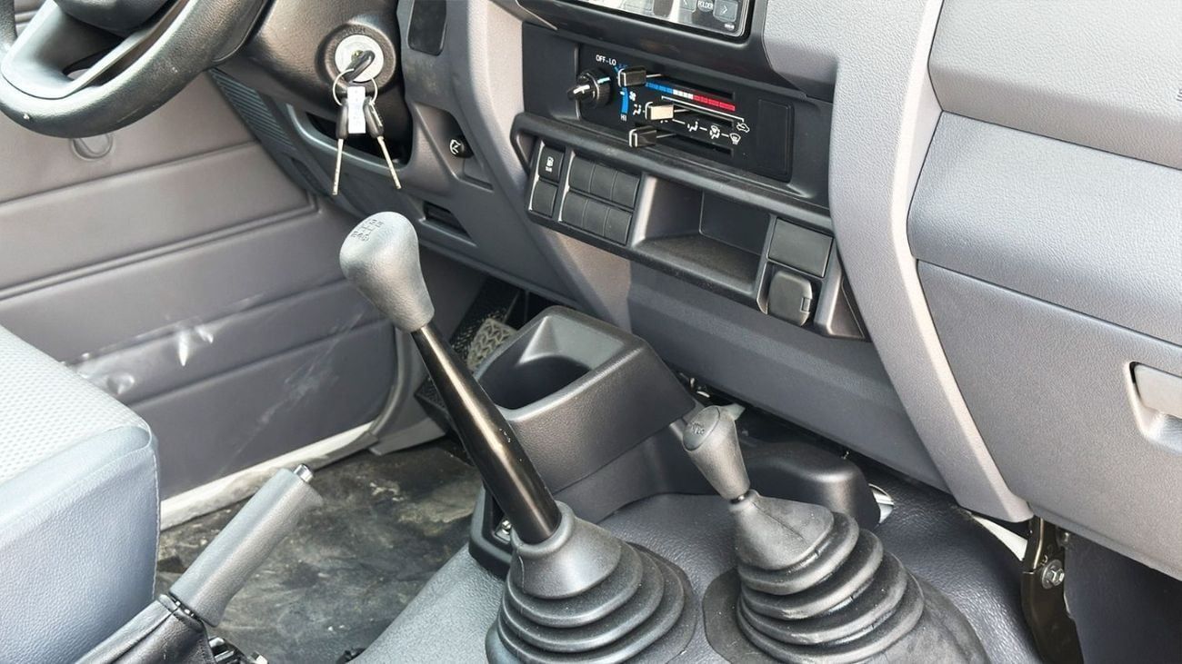 تويوتا لاند كروزر بيك آب TOYOTA LC79 SC 4.0 MT 2025 basic options