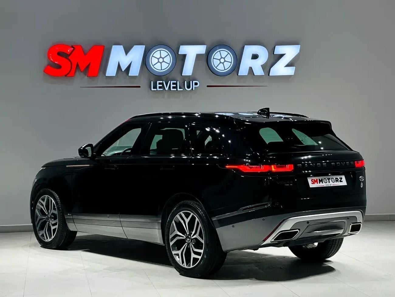 Land Rover Range Rover Velar DLX P250 R-Dynamic HSE 2.0L